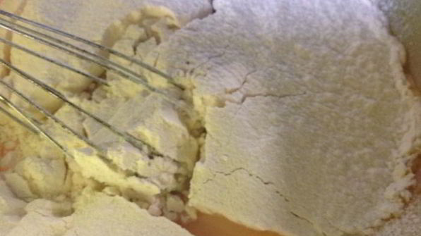 хлеб без замеса с изюмом и семечками