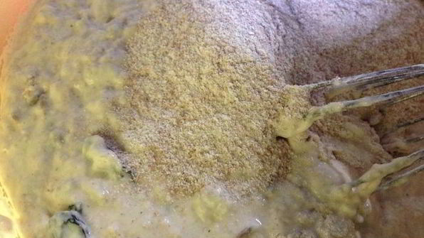 хлеб без замеса с изюмом и семечками