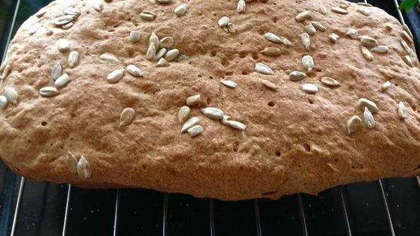 хлеб без замеса с изюмом и семечками