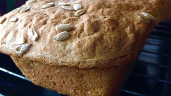 хлеб без замеса с изюмом и семечками