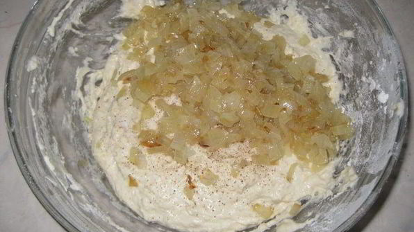 хлеб с карамелизованным луком