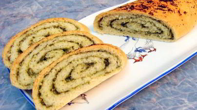 Хлеб с начинкой из чеснока и зелени