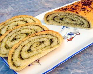 Хлеб с начинкой из чеснока и зелени