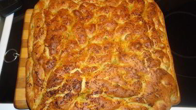 Хлеб с оливками и апельсиновой цедрой