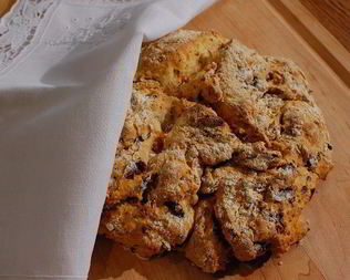 Хлеб с оливками и вялеными помидорами