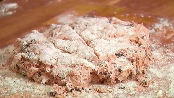 хлеб с оливками и вялеными помидорами