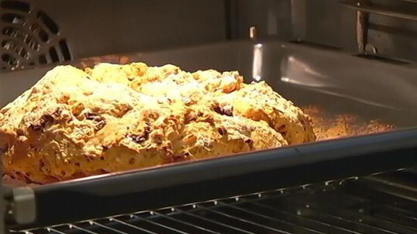 хлеб с оливками и вялеными помидорами