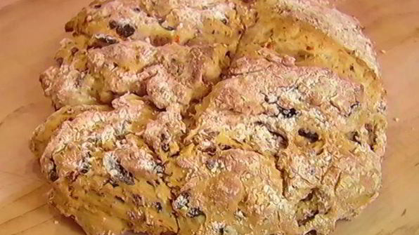 хлеб с оливками и вялеными помидорами