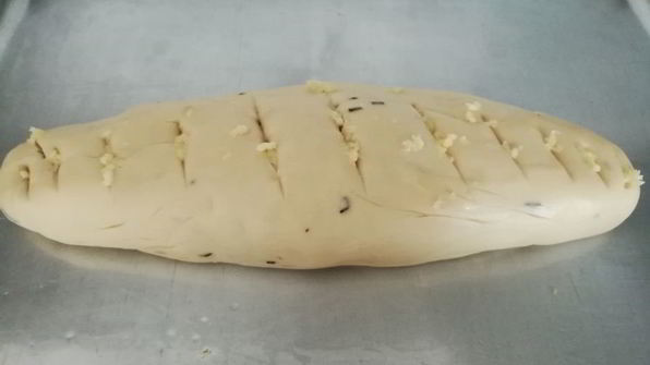 хлеб с розмарином и чесноком