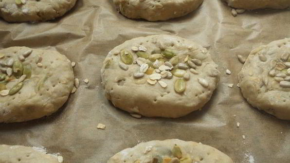 хлеб с семечками и овсяными хлопьями