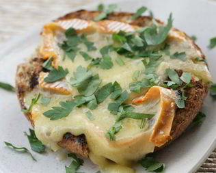 Хлеб с сыром на гриле