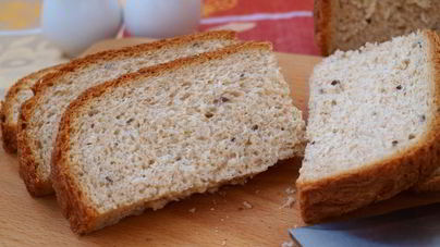 Хлеб с цельнозерновой мукой и семенами льна в хлебопечке
