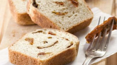 Хлеб с вялеными помидорами и белыми грибами