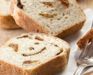 Хлеб с вялеными помидорами и белыми грибами