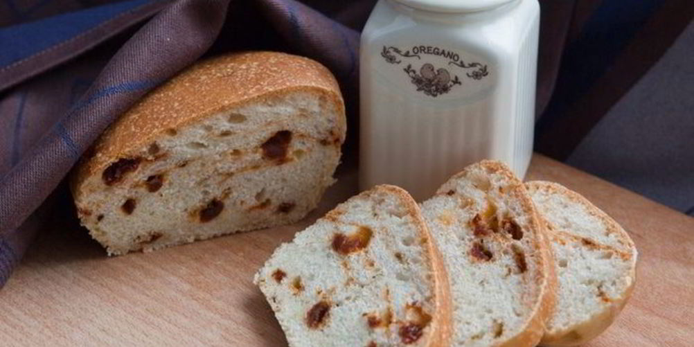 Рецепт хлеб с вялеными томатами и каперсами