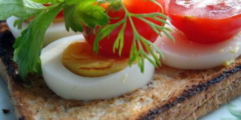 Рецепт хлебцы с томатом и яйцом