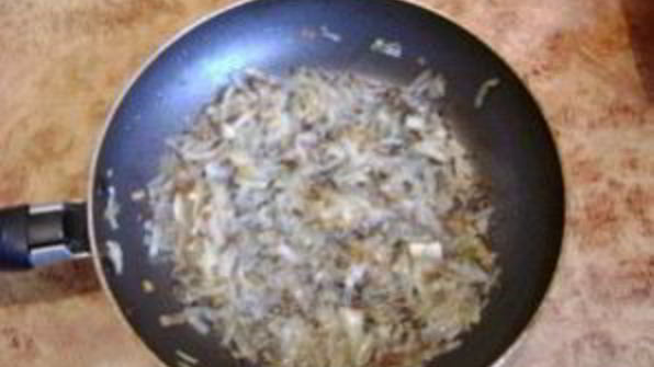 луковый хлеб в мультиварке