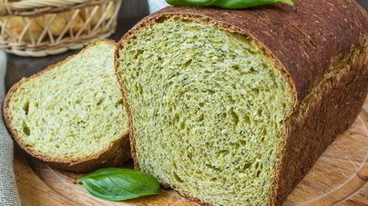 Шпинатный хлеб с цельнозерновой мукой