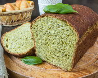 Шпинатный хлеб с цельнозерновой мукой
