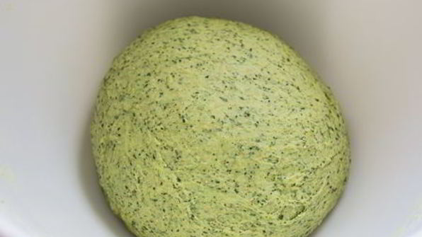 шпинатный хлеб с цельнозерновой мукой