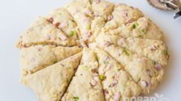 сконы с колбасой и сыром