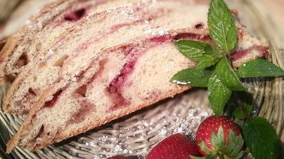 Сладкий клубничный хлеб