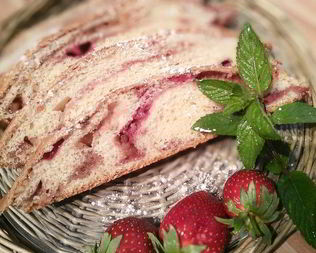 Сладкий клубничный хлеб