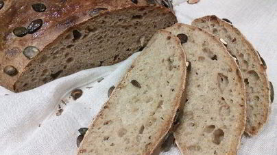 Смешанный хлеб с тыквенными семечками и бальзамическим уксусом