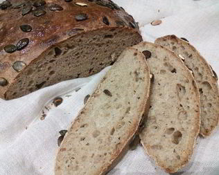 Смешанный хлеб с тыквенными семечками и бальзамическим уксусом