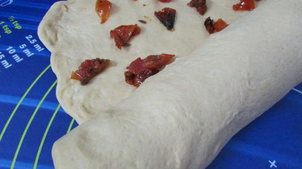 томатный хлеб с вялеными помидорами