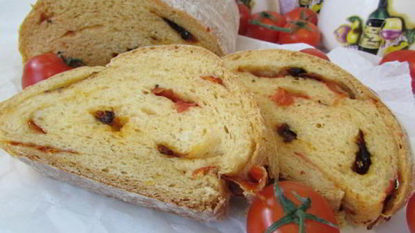 томатный хлеб с вялеными помидорами