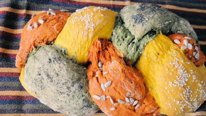 Трехцветный хлеб с натуральными красителями