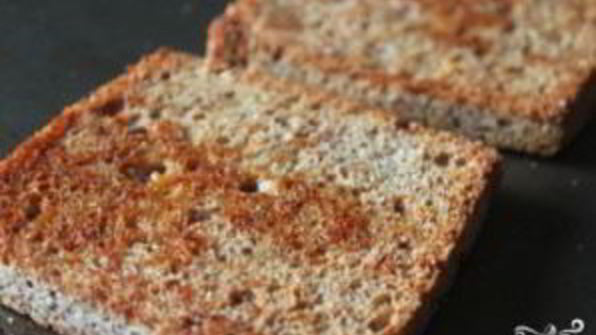 жареный хлеб с чесноком