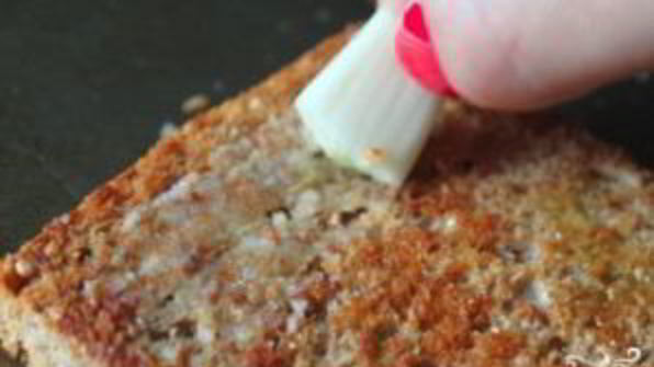 жареный хлеб с чесноком