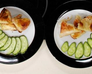 Конвертики с гребешками, семгой и сыром