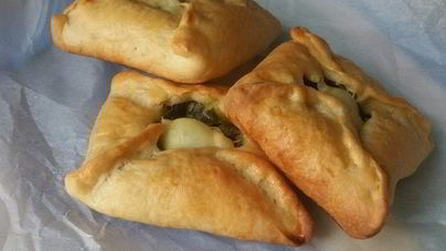 Конвертики с перепелиным яйцом и зеленью