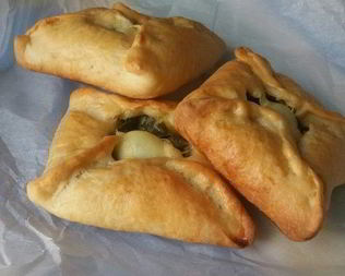 Конвертики с перепелиным яйцом и зеленью