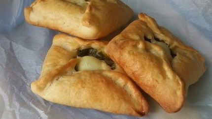 Конвертики с перепелиным яйцом и зеленью