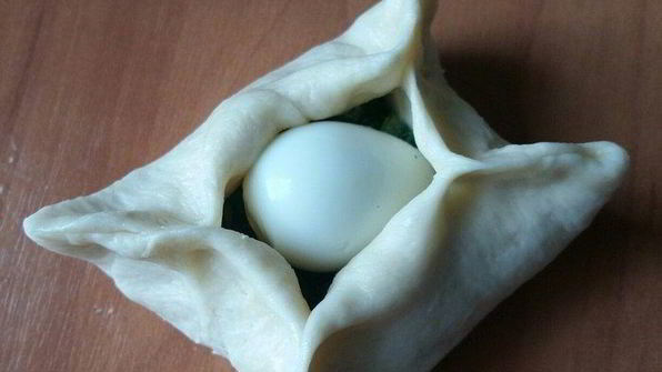 конвертики с перепелиным яйцом и зеленью