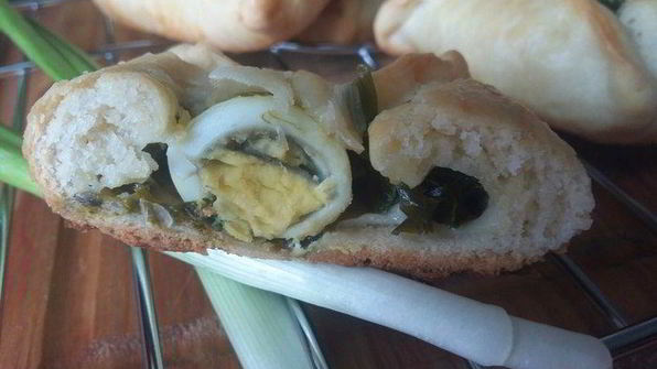 конвертики с перепелиным яйцом и зеленью