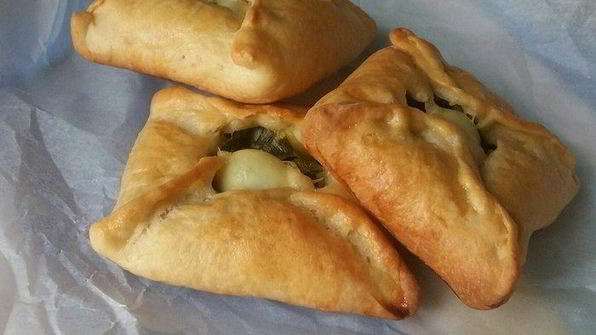 конвертики с перепелиным яйцом и зеленью