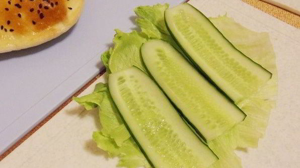 балык экмек — лепешка с рыбой и овощами