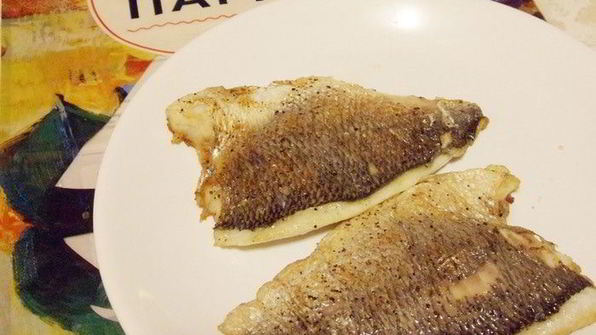 балык экмек — лепешка с рыбой и овощами