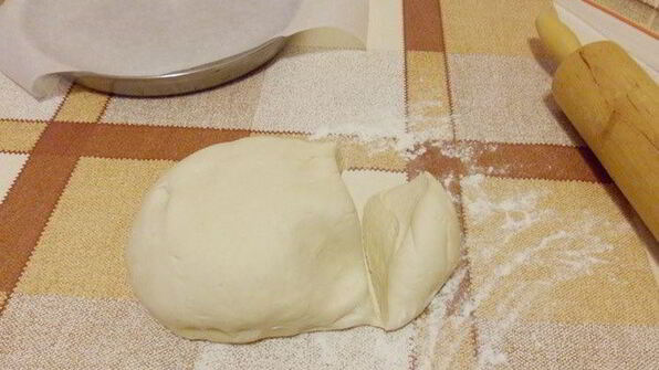 балык экмек — лепешка с рыбой и овощами