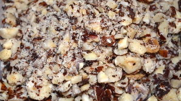 бездрожжевая кефирная лепешка с фундуком и черносливом