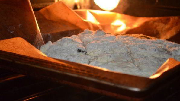 бездрожжевая кефирная лепешка с фундуком и черносливом