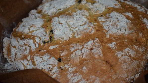 бездрожжевая кефирная лепешка с фундуком и черносливом