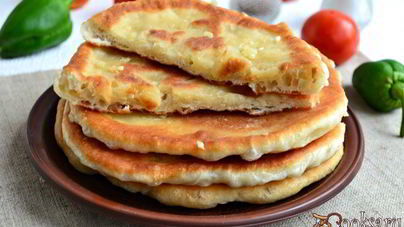 Чесночные лепешки в мультиварке