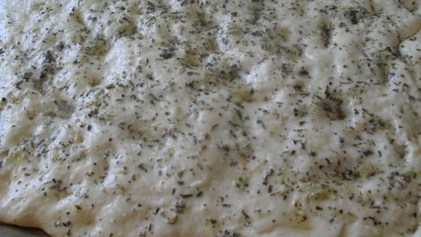 фокачча с розмарином и чесноком