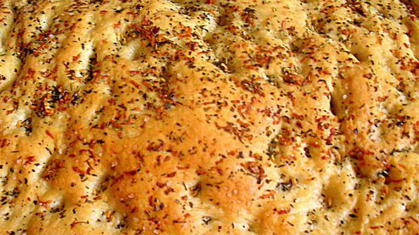 фокачча с розмарином и чесноком
